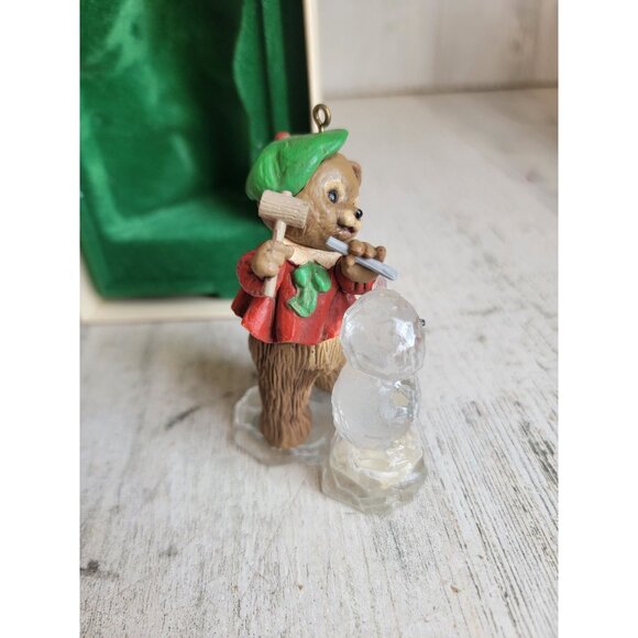 Hallmark ice sculpture beaver carve vintage ornament Xmas - Picture 3 of 6